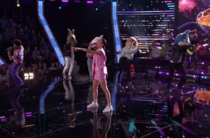 Bryan Olesen, Maddi Jane and Nathan Chester Perform "Just Like Heaven" on "The Voice".