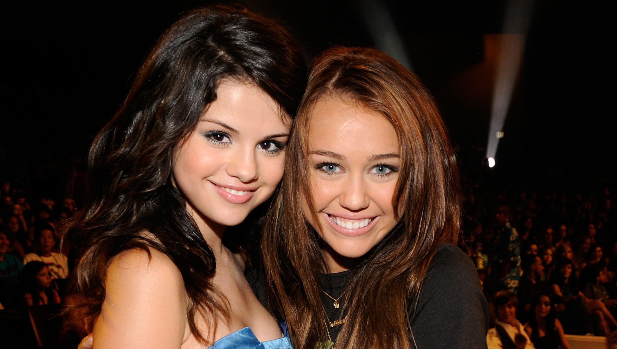 (EXCLUSIVE, Premium Rates Apply) LOS ANGELES, CA - AUGUST 03:  ***EXCLUSIVE***  Actress Selena Gomez and host Miley Cyrus during the 2008 Teen Choice Awards at Gibson Amphitheater on August 3, 2008 in Los Angeles, California.  (Photo by K Mazur/TCA 2008/WireImage)