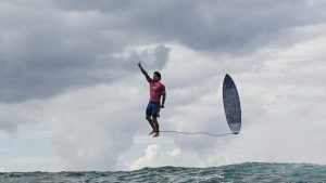 TOPSHOT - Brazil's Gabriel Medina reacts after getting a large wave in the 5th heat of the men's surfing round 3, during the Paris 2024 Olympic Games, in Teahupo'o, on the French Polynesian Island of Tahiti, on July 29, 2024. (Photo by Jerome BROUILLET / AFP) (Photo by JEROME BROUILLET/AFP via Getty Images)