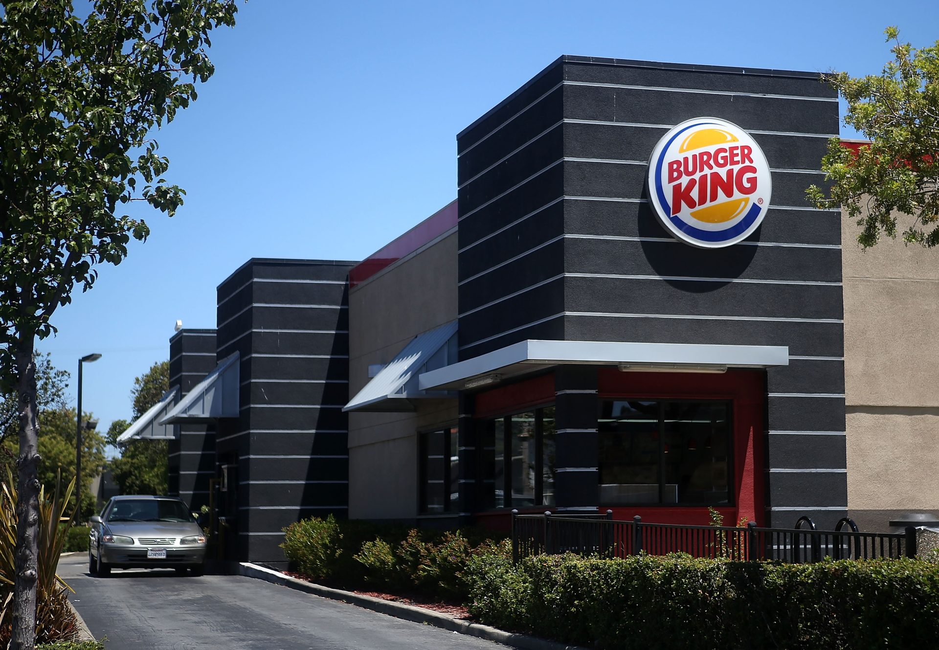 Burger King Releases Statement After New York Mom & Her 4-Year-Old Daughter Find Blood In Their Meals (VIDEO)