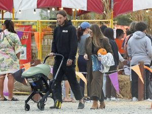 1008-Frances-Bean-Cobain-Baby-Hawk-Pumpkin-Patch-primary-2