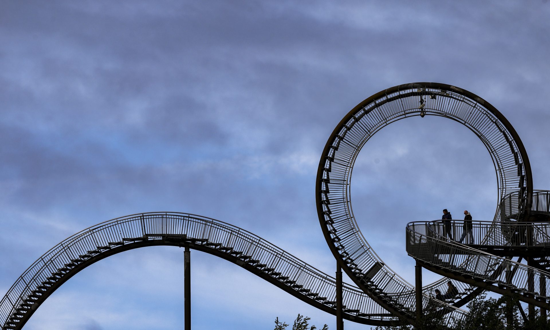 Oh Nah! Man Climbs Out Of Roller coaster In Arizona After Safety Bar Unlatches Castles N' Coasters