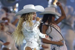 Social Media Explodes With Love For Beyoncé's Epic NFL Halftime Show